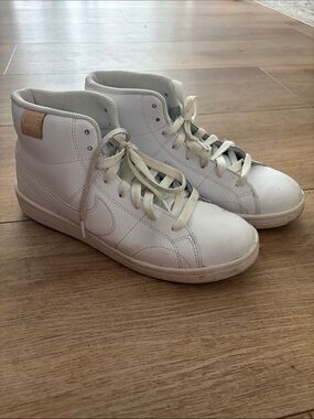 Women's White High-Top Nike Sneakers with Subtle Logo